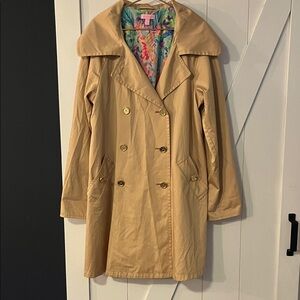 Lilly Pulitzer Tan Trench! Size L. Unique LP piece! Stand out in a crowd! 🩷💙